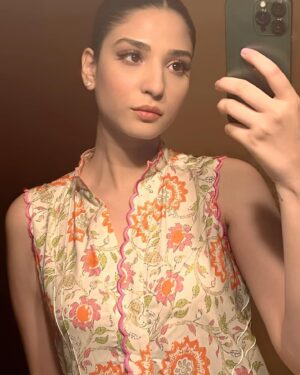 Ramsha Khan Instagram - Photo dump and some outfit checks ♥️