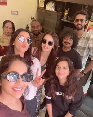 Ramya Subramanian Instagram - From set to screen—memories made, moments cherished….. grateful for this incredible journey!♥️🔥😇🎬

#Vidaamuyarchi