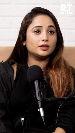 Rani Chatterjee Instagram - Fans Itne The Ki Ravi Kishan Or Mera Shoot Ruk Gaya  @ranichatterjeeofficial #reel #podcast #trending #manojtiwari