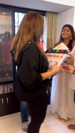 Rani Chatterjee Instagram - ढेर सारी बधाई प्रदीप सिंह जी को जिन्होंने ग्यारह फिल्मों का मूहर्त किया है जो 2025 में देखने को मिलेगी ऐसे ही निर्माताओं से भरी रहे हमारी भोजपुरी सिनेमा इंड्रस्टी 🥰😍 @singhkpradeep999 @pradeep_singh_wwp