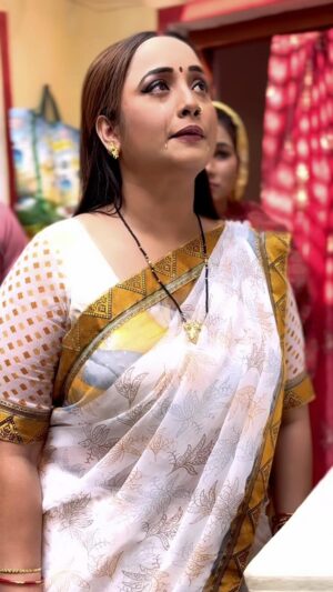 Rani Chatterjee Instagram - Barbad ❤️for you @aamrapali1101 from the set MAIKE KE TICKET KATA DI PIYA #ranichatterjee  and my favourite @kalpanapatowaryvocalist