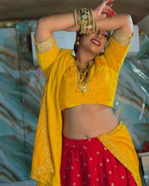 Rani Chatterjee Instagram - Dilo ki ye bate nahi janta ❤️💛 #ranichatterjee