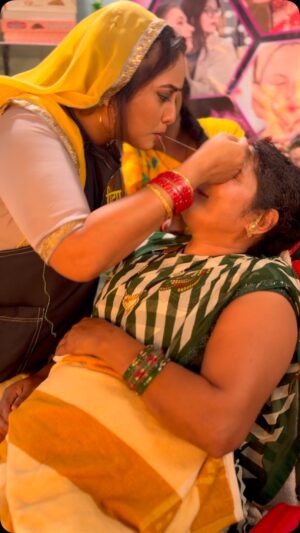 Rani Chatterjee Instagram - ये प्रिया ब्यूटीपार्लर कैसी ब्यूटीशियन है तो कल पता चलेगा क्योंकि कल ट्रेलर आ रहा है Only @b4ubhojpuri  YouTube channel ❤️😍