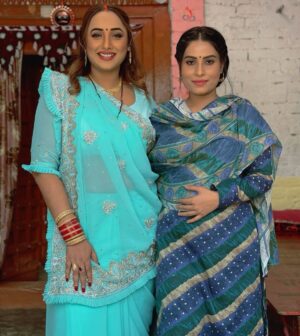 Rani Chatterjee Instagram - Jab set aas pas ho to milna to banta hi hai apni chhoti se milne aai set per meri queen @ranichatterjeeofficial  ji 

Thankyou for coming bab.. love you  And thank you for giving me too much love and appreciation 

#love  #sister  #actress  #like  #photo  #smile  #bestphoto