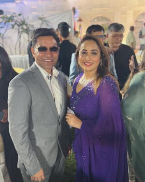 Rani Chatterjee Instagram - Happy birthday superstar Jeewan me hamesha safal rahiye aise hi pyar dete rahiye AAP JAISA STAR HAMARE BHOJPURI CINEMA KE LIYE GARV HAI  SARI HEROINO KE CHAHTE HAI AAP KYUKI AAP HAMARE SHAHRUK KHAN HAI #happybirthday