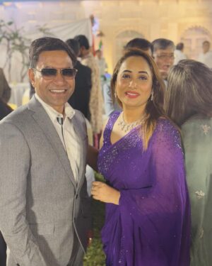 Rani Chatterjee Instagram - Happy birthday superstar Jeewan me hamesha safal rahiye aise hi pyar dete rahiye AAP JAISA STAR HAMARE BHOJPURI CINEMA KE LIYE GARV HAI  SARI HEROINO KE CHAHTE HAI AAP KYUKI AAP HAMARE SHAHRUK KHAN HAI #happybirthday