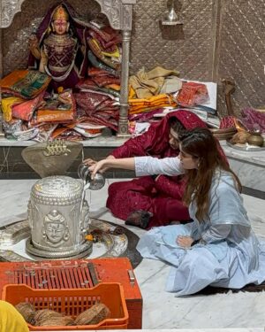 Rasha Thadani Instagram - Nageshwar, my 12th Jyotirling, and Dwarkadhish. Feeling blessed and thankful🙏🏻🕉️❤️ Har Har Mahadev🩵