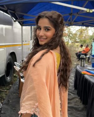 Rasha Thadani Instagram - What a wild ride it’s been. The best years of my life. I couldn’t be more thankful for all the love I’ve been receiving for Janaki. Thankyou for those who watched and loved Azaad. Shooting for this film had been so special and completely irreplaceable. Thankyou for all the feedback as well, taking it into account, working on my craft and will work harder for the next endeavour. Lots of love, Rasha❤️