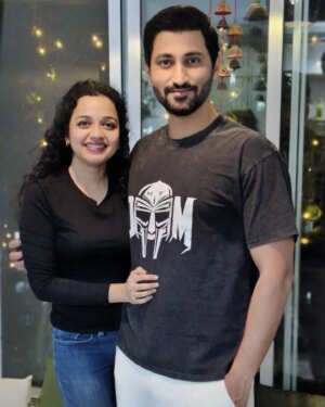 Rashmi Anpat Instagram - तू आणि मी..😘❤️
#valentines #iloveyou #husbandandwife #us #forever #grateful #ameetkhedekar #rashmianpat