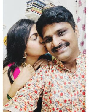 Rasika Vengurlekar Instagram - Happy Birthday Love ❤️😘

@shindesunny 

#LoveandRespect #Maulovesmau #blessedtohaveyouinmylife