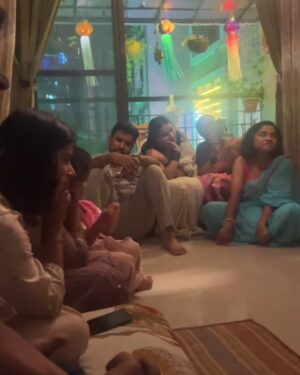 Rasika Vengurlekar Instagram - Happy Diwali 🪔✨🌼

Diwali celebration with family & Friends ✨

Ps: swipe swipe swipe for more photos 🫣