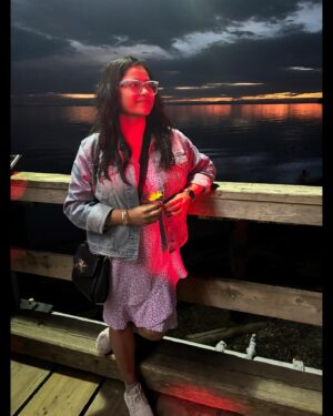 Rasika Vengurlekar Instagram - My type of Memorable Evening ✨✨

#whiteRock #Canada #vancouver #beachvibes #sunsets #moonlight #breezywalkway #soulfulpeople #amazingview #peace