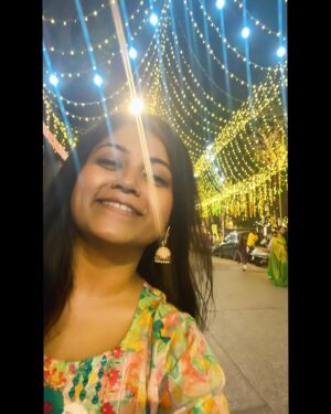 Rasika Vengurlekar Instagram - Love this Song 💕
Listening on loop🎶

#fanmoment #lapataledies
