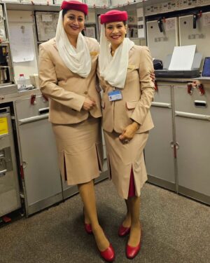 Reenu Mathews Instagram - Flying with friends is always fun , especially when you are flying to your hometown ( meow meow meow😃) Time for gupshups, chai & Yummy food❤️🥂

#iloveemirates
#cabincrewlife
#lifestyleblogdubai
#reenumathews