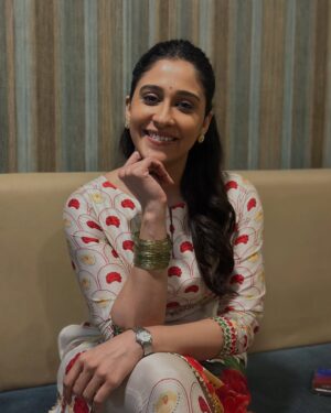 Regina Cassandra Instagram - Here’s a random throwback. The contrast is striking, yet both hold a place, in the tapestry of memories I embrace✨

Look 1 : 
@labelmogra
@alapatideepti 
@styledbydeeptialapati 

Look 2 : 
@nautanky
@soigne_official_