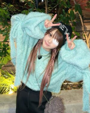 Reina Tanaka Instagram - .
まだ目が治りません👁️🩸
眼科の先生にこんなに長引くのは珍しいと言われました😔
舞台の時、片目眼帯つけて殺陣する役やった時 大変やったの思い出した💭

方向感覚もよく分からんくなるし
距離感も難しい(´・ω・｀) 
眼帯あるしメイクするのも めんどいなーとか思ったけど
その心がもう自分が腐っていく第1歩やん😱と思って
メイクした！！

眼帯も1つのアクセサリーとして身につけとうと思えば
萎えるテンションもちょっとはマシになるけん
気分落とさんように自分で自分を上げていく⤴︎⤴︎💕💕💕

…ただ反対の目にも うつったのか
ちょっと赤くなってきた😢
まじ厄年かよーーーーー( ꒪꒫꒪)
・‥…━━━☞・‥…━━━☞
#眼帯 #眼帯女子 #厄年 
#violetta