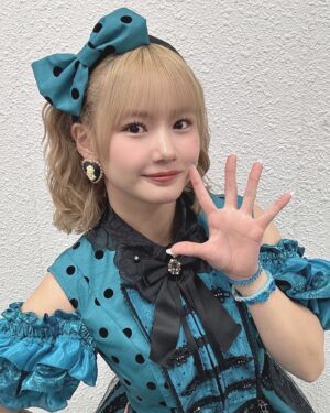 Reina Yokoyama Instagram - 🎀💙
.
.
#morningmusume24
#横山玲奈
#アイドル衣装