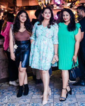 Rekha Krishnappa Instagram - What a beautiful night packed with us music n wine #venue : @happybrew.blr photography: @aquafireevents Shashwat
