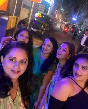 Rekha Krishnappa Instagram - What a beautiful night packed with us music n wine #venue : @happybrew.blr photography: @aquafireevents Shashwat