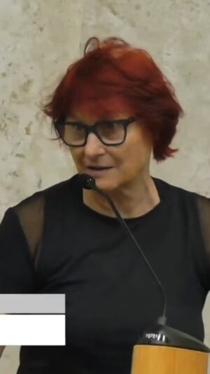 Renata Falzoni Instagram - Primeira Sessão Plenária do ano aqui na Câmara de São Paulo: coração acelerado, mente focada.

Confesso que eu estava com frio na barriga e no meu primeiro discurso como vereadora, falei de um tema urgente: a escalada da violência no trânsito de São Paulo. Porque cada vida importa.

O trabalho já começou faz tempo, mas é nesse espaço que o debate ganha voz e forma. Vamos fiscalizar, cobrar, propor. Tem muito pela frente — e podem contar comigo.