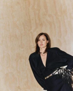 Renate Reinsve Instagram - @ellenorge @stephaniesikkes 🖤 @louisvuitton @nicolasghesquiere @pearloctopuss.y
