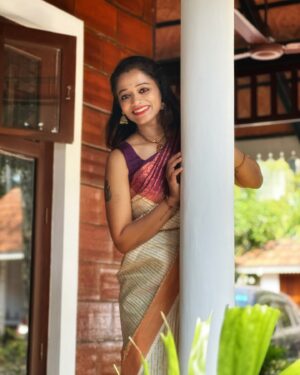 Renjini Kunju Instagram - Wrapped in elegance, wearing my saree with a smile that captures the joy of every moment. Here’s to celebrating life, love, and happiness in every thread. 

@pearlbeautyconsultant