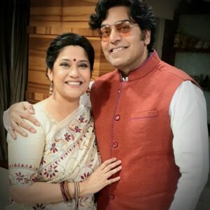 Renuka Shahane Instagram - आज आपके जन्मदिन पर परम पूज्य दद्दाजी, परम पूज्य जिज्जी, पूज्य मम्मीजी एवम पूज्य बाबूजी  को शत शत नमन 🙏🏾🙏🏾🙏🏾 @ashutosh_ramnarayan 💐🎂❤ @ashutosh_ramnarayan