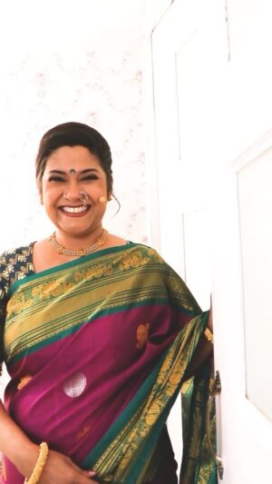 Renuka Shahane Instagram - Once a wise Human Said, "Change is the only Constant."
We as Humans are made to evolve and Women set a different standard in that case. 
Let's Transform together in the Dazzling avatars with @kalanidhionline . 
Take a look at this amazing transformation of @renukash710 ....
.
.
.
.
.
.
.
#renukashahane #zeemarathiofficial #marathiactress #marathiactresses #greensaree #sareefashion #sareecollections #sareecollection #exclusivesarees #greenethnic #celebritystyles #celebrityblogger #celebritycollection #celebritycollaboration #kalanidhi #marathitv #marathistar #marathistars #indiancouture #mumbaistore #ethnicstore #sareestore #silksareesonline #silksareeshopping #silksarees #silksareelove #silksareeindia #bridalsarees