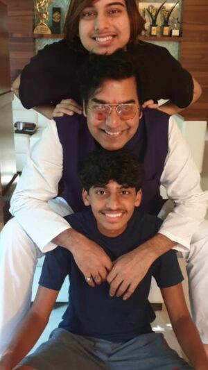 Renuka Shahane Instagram - Happy father's day @ashutosh_ramnarayan 🤗❤️🙏🏽
#fathersday 
#happymoments