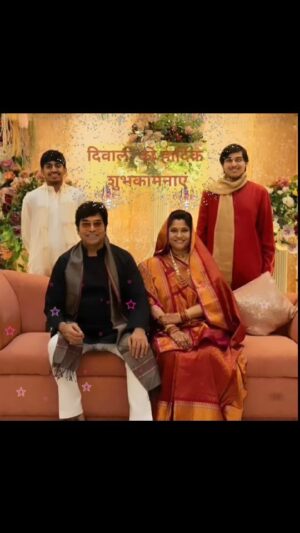 Renuka Shahane Instagram - आपणा सर्वांना ही दिवाळी आनंदाची, सुख समृद्धीची जावो 🙏🏽🏵🙏🏽
॥ शुभ दीपावली ॥ 🙏🏽🏵🙏🏽
#शुभदीपावली 
#festivaloflights 
#happydiwali