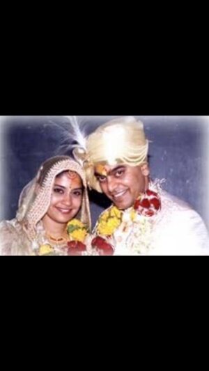 Renuka Shahane Instagram - 23 years ❤️ Thank you for this beautiful life together @ashutosh_ramnarayan ❤️ आपका साथ साथ फूलों का 🌸🌼 आपकी बात बात फूलों की 🌸🌼
#weddinganniversary 
#loveeternal 
#gratitude 
#blessing