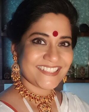 Renuka Shahane Instagram - आप सब के लिए दीपावली का यह पावन पर्व बहुत बहुत शुभ हो
सर्वेषाम् स्वस्तिर्भवतु ।
सर्वेषाम् शान्तिर्भवतु ।
सर्वेषाम् पूर्णम् भवतु ।
सर्वेषाम् मंगलम् भवतु ।।
卐 दिवाळीच्या हार्दिक शुभेच्छा 卐
🌟🏵🌟🏵🌟🏵🌟🏵🌟
