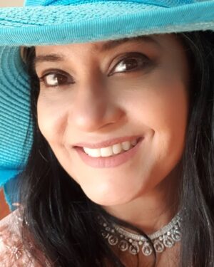 Renuka Shahane Instagram - 🍦🍨🧋🧊😎🌞🏖 Get your hats out!!! Sunny days ahead 😊🌞 #herecomesthesun