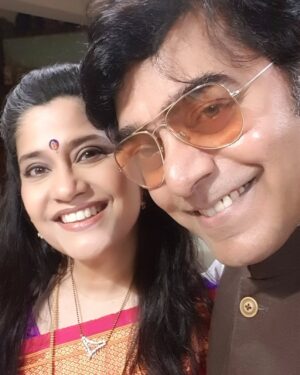 Renuka Shahane Instagram - Tum saath ho jab apne.....❤
