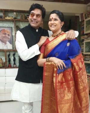 Renuka Shahane Instagram - आप सभी को दशहरे की हार्दिक शुभकामनाएं 🙏🏾🌼
विजयादशमीच्या मनःपूर्वक शुभेच्छा 🙏🏾🌼