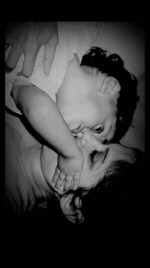 Renuka Shahane Instagram - Love this trend❤ 
With my Satyendra when he was a little cub ❤
#motherhood ❤
#unconditionallove ❤
#unstoppable ❤