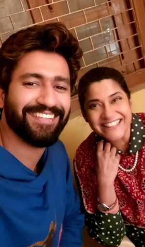 Renuka Shahane Instagram - A collection of some bts pics of the amazing time we had shooting for #GovindaNaamMera streaming on @disneyplushotstar ❤❤❤
@karanjohar @apoorva1972 @ajit_andhare @vickykaushal09
@bhumipednekar @kiaraaliaadvani @shashankkhaitan @viacom18studios @dharmamovies
@mentor_disciple_films @sonymusicindia @ameyzone #DayanandShetty @actortrupti
@akkshaygunaawat @viraj_ghelani @sayaji_shinde @just_jeeva @veenah.naair @the_actor_aseem
😊😁😎🤗❤🙂