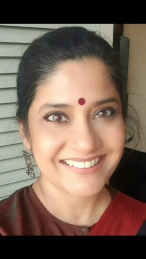 Renuka Shahane Instagram - And here's to the beginning of the week and nearly the end of November 2021
#mondaymood
#goodvibesonly
#sareelove 
#dancetoyourowntune 
💃💃💃💃