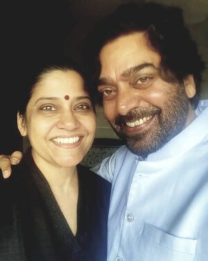 Renuka Shahane Instagram - Black and white ⚫
Salt and Pepper ⚪
Yin and Yang ⚫
Anima and Animus ⚪
#blackandwhitephoto
#rainyday