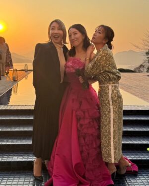 Reon Yuzuki Instagram - .
先日
勝矢さんと
ゆりかちゃんの
結婚式に
行ってきました😁😁
.
本当に
幸せそうで❤️❤️
最高の1日でした❤️

.
#勝矢　さん
#真風涼帆　ちゃん
#結婚おめでとう
#安蘭けい　さんと
#柚希礼音