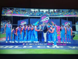 Resham Tipnis Instagram - Jitaam jitaam proud of u guys no words to express. Entire world is like Salute Vande mataram 🇮🇳....