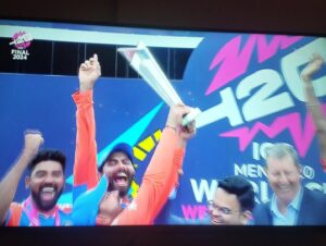 Resham Tipnis Instagram - Jitaam jitaam proud of u guys no words to express. Entire world is like Salute Vande mataram 🇮🇳....