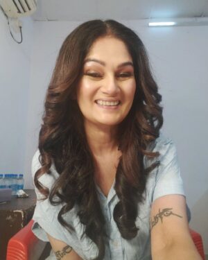 Resham Tipnis Instagram - A very happy 50th birthday to me just keep going strong Resham I love u a lot 🥰🥰🥰🥰. I love working birthday's..