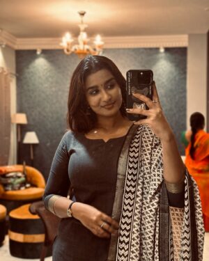 Reshma Muralidharan Instagram - Dear Everyone,

I want to take a moment to address the sudden ending of Nenjathai Killathe. It was never in our plans to conclude the show this way, and we truly understand the disappointment it has caused. The entire team—directors, writers, technicians, and fellow actors—put their heart and soul into this project, and it was more than just a show for us; it was a journey we deeply cherished.

Unfortunately, due to unforeseen circumstances, we were unable to continue. A television show is not just about one person; it is the hard work of hundreds of people whose livelihoods depend on it. Despite our best efforts to find solutions, we had to face a reality that was out of our control.

I request all my well-wishers and fans to handle this with positivity. Instead of spreading negativity or blame, let’s appreciate the beautiful moments Nenjathai Killathe gave us. Your love and support mean the world to me, and I hope to bring you more exciting projects soon.

With love and gratitude,
Reshma Muralidharan