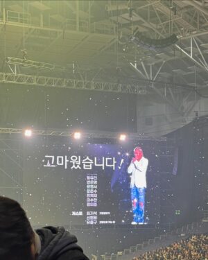 Rho Hee-young Instagram - 대한민국 #가왕나훈아 은퇴컨서트 #고마웠습니다 
은퇴공연을 이렇게 멋지고 파워풀하게 마무리한다는것..!!!!! 이말은 아직 몇년이상은 횟수줄여서라도 갈수있을텐데…
가왕 나훈아는 진짜제대로 우리에게 보여주었다
박수칠때 떠나는것이 얼마나 멋지고 그러나 얼마나 아쉬운 일인지….
어머니 티켓구하느라 알아보다  #나훈아콘서트 이번까지 세번 본듯 한데 정말 주옥같은레파토리 라는 말은 이럴때쓰는듯..!!!! ㅎ ㅎ 
가사도 어쩜이렇게 다 철학적인지
연예인에게 유독 잣대가 높은 (특히 도덕적) 우리나라에서 반백년 넘게 그자리에 서있었던 그의 말..

“여러분, 저는 구름 위를 걸어다녔습니다. 스타니까 땅바닥에서 안 걸어다니고 별답게 하늘에서만 살았습니다. 그렇게 살려고 애를 먹었습니다. 그게 쉬운 것 같아도 참 힘들었습니다. 이제는 땅에서 걸어다닐 겁니다.”

이말에서 그가 참 많이 외로웠다는것이 느껴졌다…
어머니도 이제 이런공연은 마지막이라는 말씀에 가슴 먹먹….내년 #이선희콘서트 모시고 가야지 👍👍👍
#나훈아선생님 …
이렇게 멋진 대한민국 가왕으로 존재해주셔서 너무 행복했고 선생님 노래는 대한민국역사와 같이갈것입니다🙏🙏🙏🙏❤️❤️❤️❤️❤️❤️
저희가 너무 감사합니다..!!!!!!
같이간 울 @waxnara 너무울어서 눈이퉁퉁부었다는… 우린당분간 나훈아쌤 노래로 음악생활