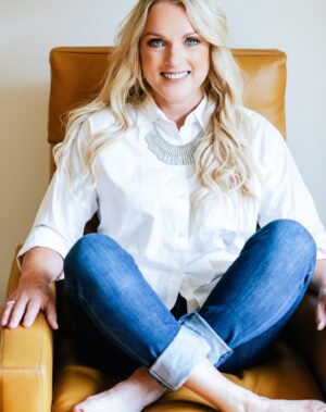 Rhonda Vincent Instagram - When did Rhonda start singing? She began singing harmony with her parents to "Happy Birthday" on the way to a birthday party at 3 years old. Later, she joined "The Sally Mountain Show" as a featured singer. #rhondavincent #bluegrass #bluegrassmusic #bluegrasslife #womenofbluegrass