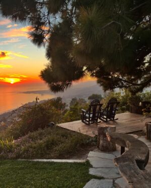 Ricki Lake Instagram - It’s all gone. 💔 
I can’t believe I am typing these words. 
After a valiant and brave effort by our friend and hero @kirbykotler_  Ross and I lost our dream home. This description ‘dream home’ doesn’t suffice. It was our heaven on earth. The place where we planned to grow old together. We never took our heavenly spot on the bluff overlooking our beloved malibu for granted, not even for one second. I shared our sunset 🌅 views almost daily with all of you. 
This loss is immeasurable. It’s the spot where we got married 3 years ago. 
I grieve along with all of those suffering during this apocalyptic event. 
Praying for all of my neighbors, my friends, my community, the animals, the firefighters and first responders. 
More to share soon of how we escaped with Dolly and not much else. For now I grieve. 💔💔💔