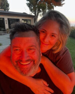 Ricki Lake Instagram - It’s all gone. 💔 
I can’t believe I am typing these words. 
After a valiant and brave effort by our friend and hero @kirbykotler_  Ross and I lost our dream home. This description ‘dream home’ doesn’t suffice. It was our heaven on earth. The place where we planned to grow old together. We never took our heavenly spot on the bluff overlooking our beloved malibu for granted, not even for one second. I shared our sunset 🌅 views almost daily with all of you. 
This loss is immeasurable. It’s the spot where we got married 3 years ago. 
I grieve along with all of those suffering during this apocalyptic event. 
Praying for all of my neighbors, my friends, my community, the animals, the firefighters and first responders. 
More to share soon of how we escaped with Dolly and not much else. For now I grieve. 💔💔💔