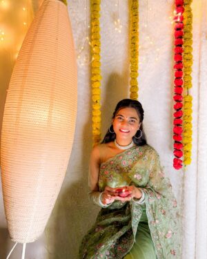 Ridergirl Vishakha Instagram - 🪔Wishing everyone a Shubh Deepawali! ✨

Please remember to take care of animals too during the celebrations, keeping them safe and calm in the spirit of kindness and compassion. 🐾💫

✨ This Diwali, let’s celebrate the light that brings us together, filling our homes and hearts with love, warmth, and happiness. May the beauty of the diyas guide us all towards peace and joy, cherishing the blessings of family, friends, and all who touch our lives. 💖 

📸 Meri Maa👑