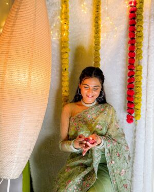 Ridergirl Vishakha Instagram - 🪔Wishing everyone a Shubh Deepawali! ✨

Please remember to take care of animals too during the celebrations, keeping them safe and calm in the spirit of kindness and compassion. 🐾💫

✨ This Diwali, let’s celebrate the light that brings us together, filling our homes and hearts with love, warmth, and happiness. May the beauty of the diyas guide us all towards peace and joy, cherishing the blessings of family, friends, and all who touch our lives. 💖 

📸 Meri Maa👑
